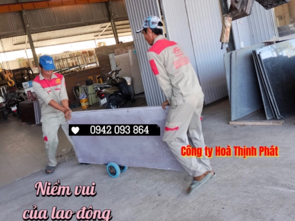 CÔNG VIỆC HÀNG NGÀY CỦA NHÂN VIÊN CHÚNG EM CÔNG VIỆC HÀNG NGÀY CỦA NHÂN VIÊN CHÚNG EM