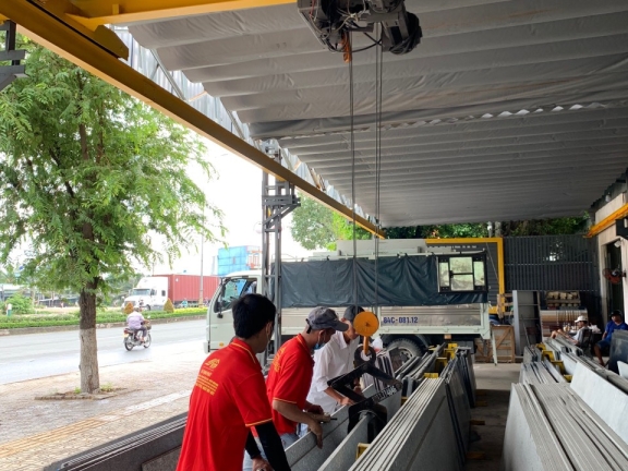 XUẤT HÀNG TỚI CÔNG TRÌNH XUẤT HÀNG TỚI CÔNG TRÌNH